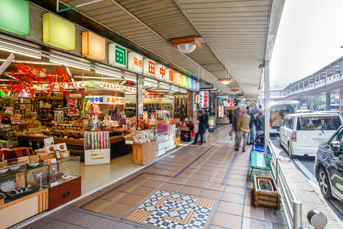 箱根湯本駅前商店街